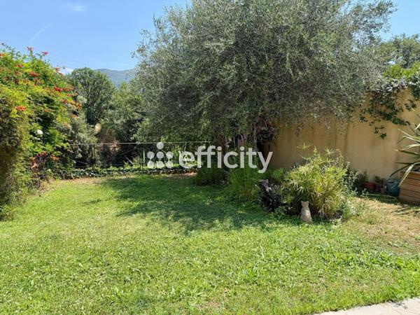 Maison
         4 pièces
        - 135 m² Bien prestige 675 000 € *