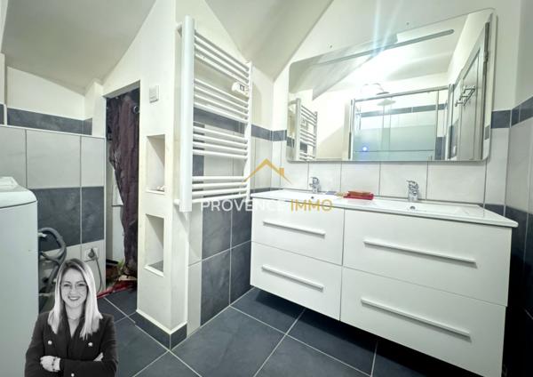 Eyguières (13430) T2 EN REZ DE JARDIN AVEC TERRASSE ET PLACE DE PARKING, CENTRE VILLE