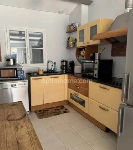 CHARMANTE MAISON RÉTAISE AVEC JARDIN CLOS ET TERRASSE ET  GARAGE AU CŒUR DE LOIX