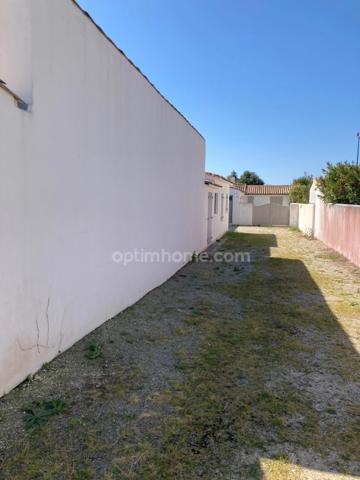 CHARMANTE MAISON RÉTAISE AVEC JARDIN CLOS ET TERRASSE ET  GARAGE AU CŒUR DE LOIX