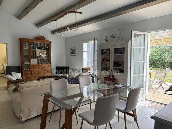 CHARMANTE MAISON RÉTAISE AVEC JARDIN CLOS ET TERRASSE ET  GARAGE AU CŒUR DE LOIX