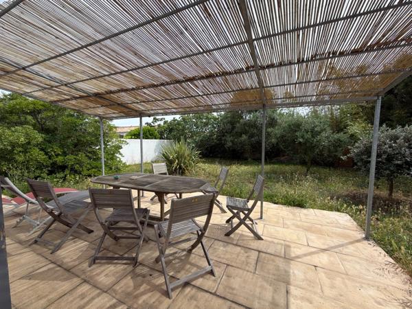 CHARMANTE MAISON RÉTAISE AVEC JARDIN CLOS ET TERRASSE ET  GARAGE AU CŒUR DE LOIX