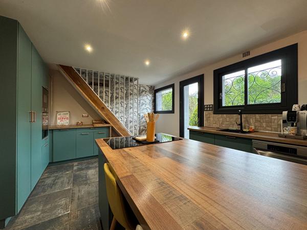 A vendre, à 10 min de la zone commerciale de Marsac (24430), belle maison type 6 rénovée avec piscine & jardin arboré