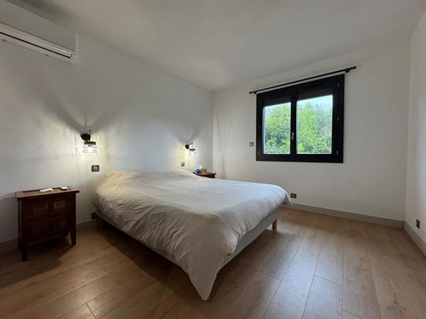 A vendre, à 10 min de la zone commerciale de Marsac (24430), belle maison type 6 rénovée avec piscine & jardin arboré