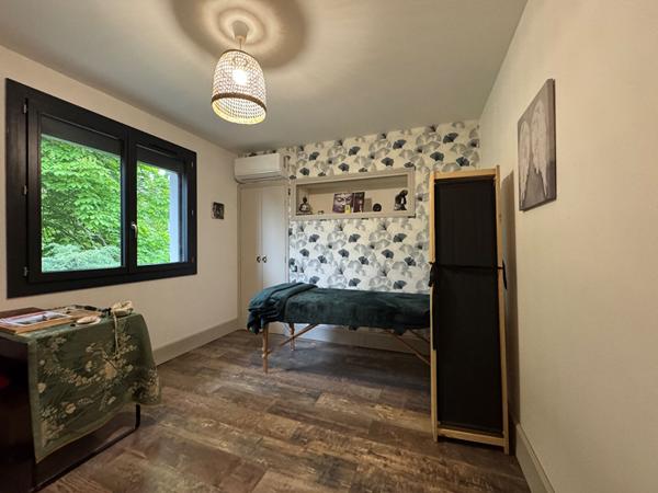 A vendre, à 10 min de la zone commerciale de Marsac (24430), belle maison type 6 rénovée avec piscine & jardin arboré