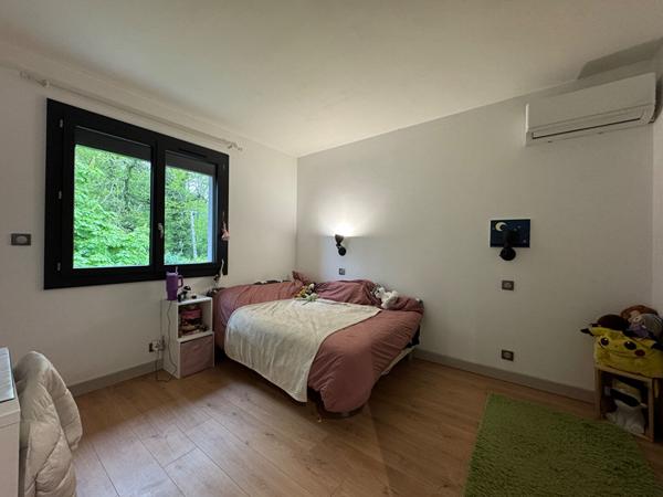 A vendre, à 10 min de la zone commerciale de Marsac (24430), belle maison type 6 rénovée avec piscine & jardin arboré