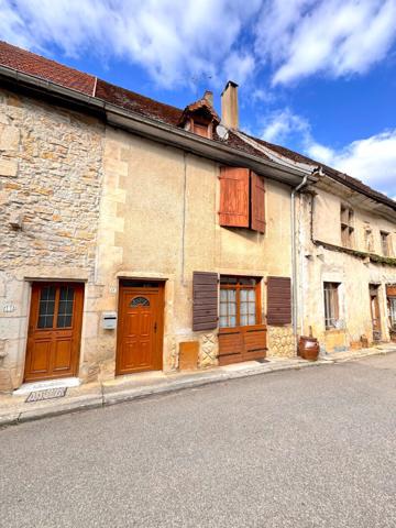 Maison de village fort potentiel à rénover de 144 m² à Arlay (Jura)