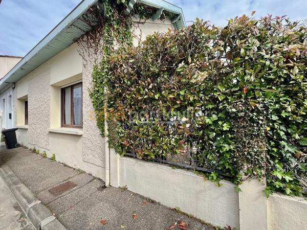 Vente
                Maison64 m² - 3 Pièces -
                    CENON (33150)