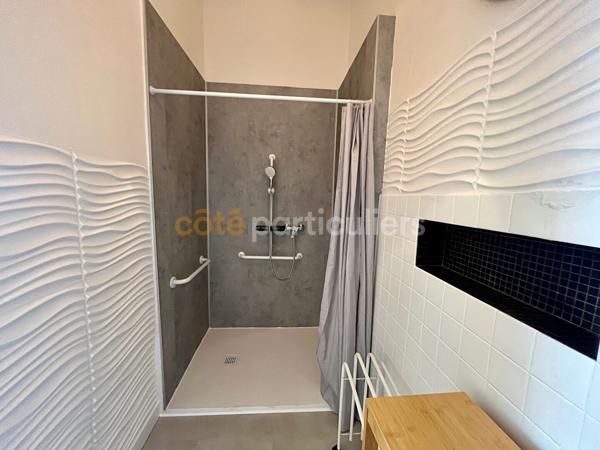 Vente
                Maison64 m² - 3 Pièces -
                    CENON (33150)