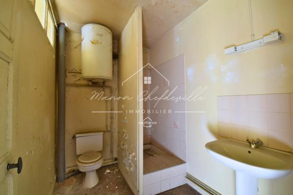 Ensemble immobilier À RÉNOVER – 3 LOTS – 231,74 m² – LANOBRE (15)