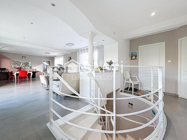 Ensemble immobilier : maison et appartement