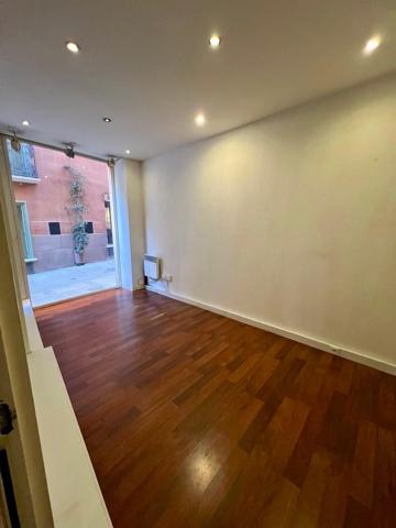 Local professionnel (VITRINE + BUREAU)