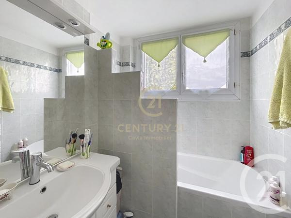 Appartement F3 à vendre  3 pièces - 52,76 m 2   NANTERRE  - 92