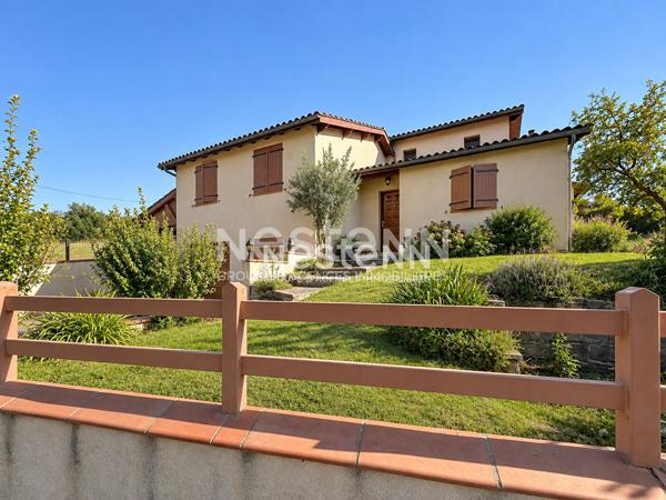 À vendre maison à Auch, calme, jardin, terrasse,  garage et véranda.