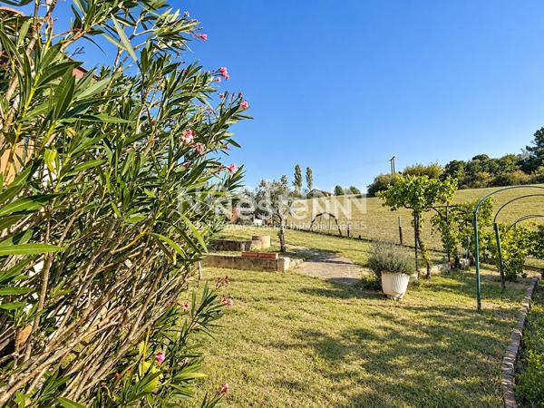 À vendre maison à Auch, calme, jardin, terrasse,  garage et véranda.