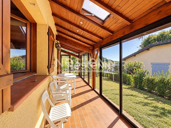 À vendre maison à Auch, calme, jardin, terrasse,  garage et véranda.