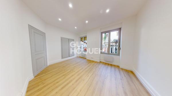 Hypercentre - Local pro/ appartement et sous sol 128,33 m2 avec cour extérieure