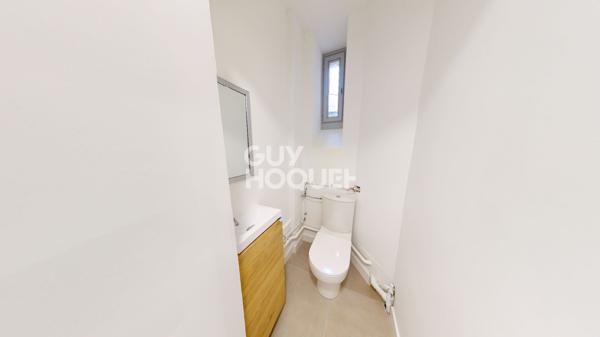 Hypercentre - Local pro/ appartement et sous sol 128,33 m2 avec cour extérieure