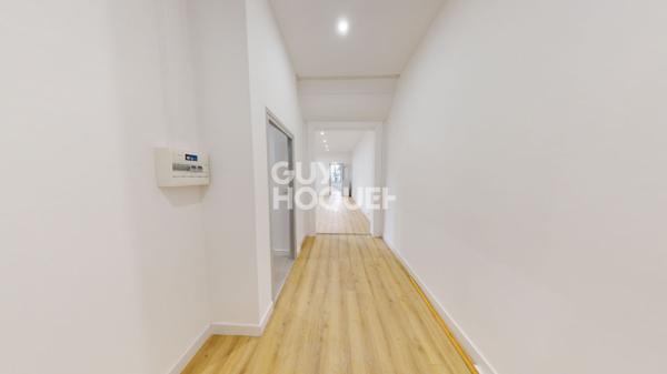 Hypercentre - Local pro/ appartement et sous sol 128,33 m2 avec cour extérieure