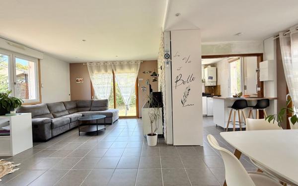 Maison à vendre    4 pièces •  Yvrac