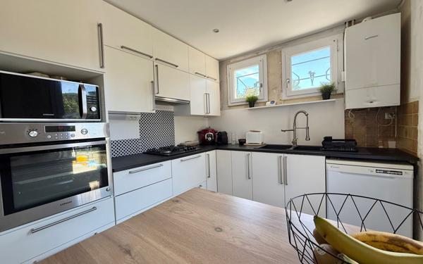 Maison à vendre    4 pièces •  Yvrac