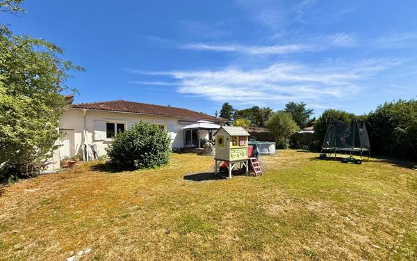 Maison à vendre    4 pièces •  Yvrac