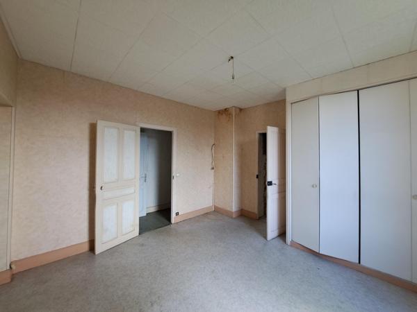 Maison années 30 à rénover sur 192m².