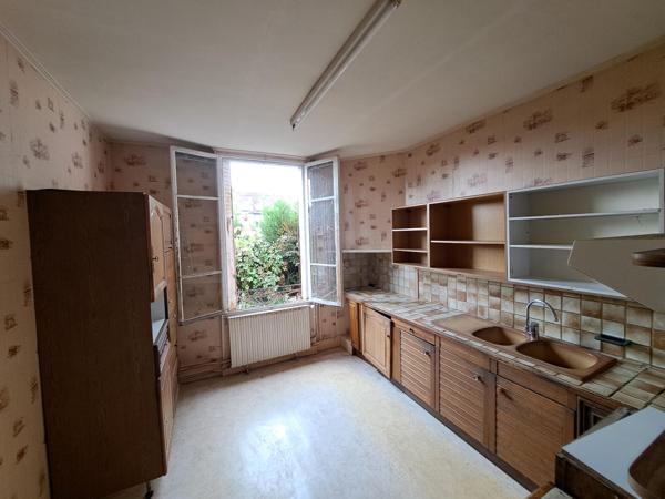 Maison années 30 à rénover sur 192m².