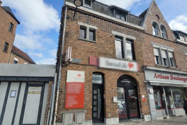 Immeuble mixte Estaires avec local commercial 100m² et 1T2 duplex