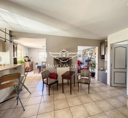 MAISON FAMILIALE 211m²
