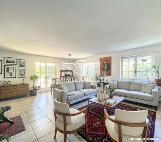 MAISON FAMILIALE 211m²