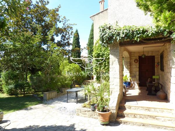 MAISON FAMILIALE 211m²