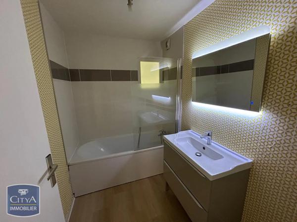 Appartement à louer 5 pièces 99.75m² Besançon (25000)
