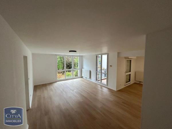 Appartement à louer 5 pièces 99.75m² Besançon (25000)