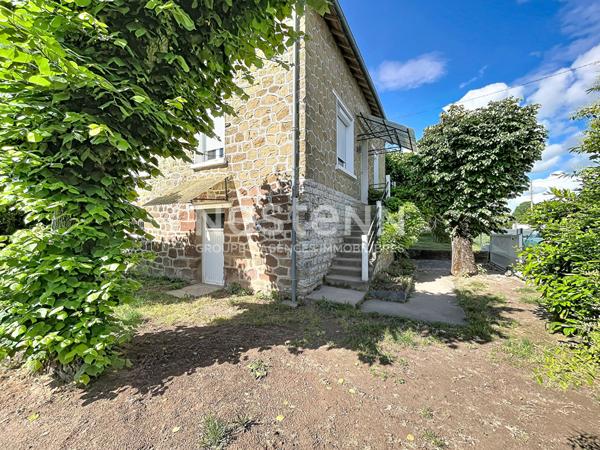 Superbe maison en pierre rénovée avec jardin à Ussac