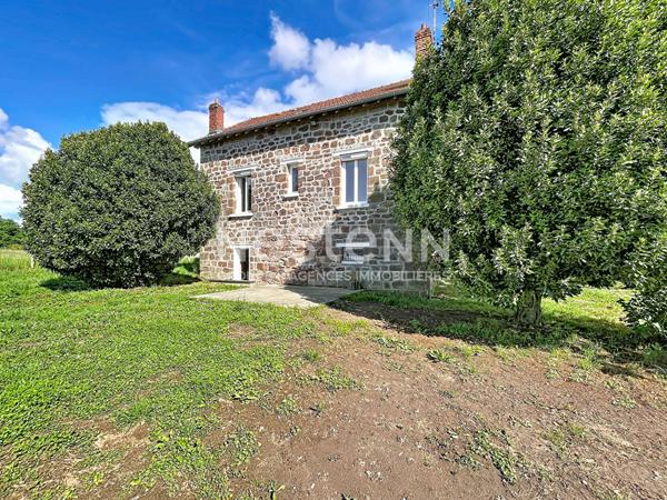 Superbe maison en pierre rénovée avec jardin à Ussac