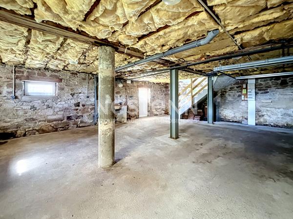 Superbe maison en pierre rénovée avec jardin à Ussac