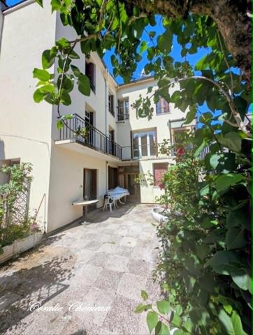 Ensemble immobilier à rénover avec jardin et garage à Bort-les-Orgues