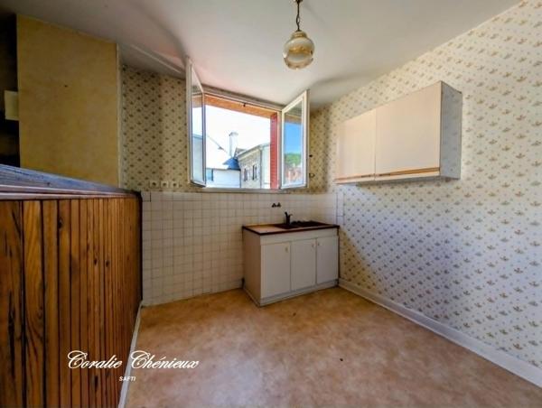 Ensemble immobilier à rénover avec jardin et garage à Bort-les-Orgues