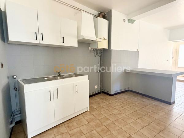 Location
                Appartement66,61 m² - 3 Pièces -
                    RIOM (63200)