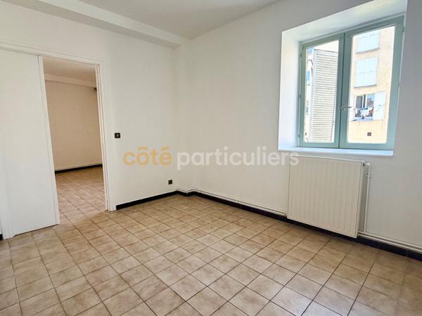 Location
                Appartement66,61 m² - 3 Pièces -
                    RIOM (63200)