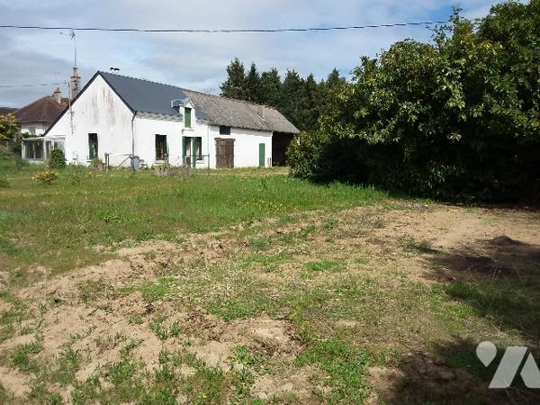 MAISON + TERRAIN CONSTRUCTIBLE DE 6629 M² CENTRE VILLE DE CONTRES