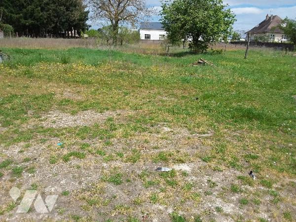 MAISON + TERRAIN CONSTRUCTIBLE DE 6629 M² CENTRE VILLE DE CONTRES