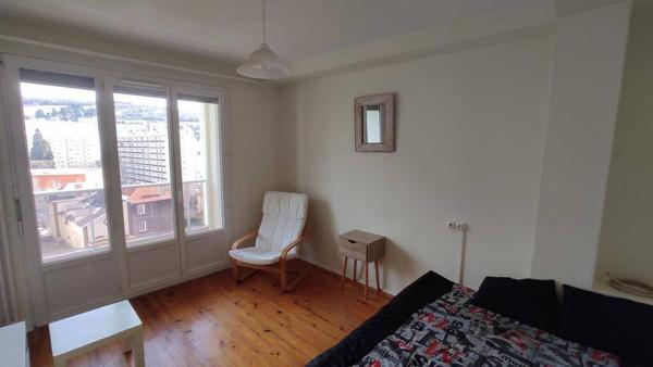 F1 MEUBLÉ SUR LES HAUTEURS DE FAURIEL