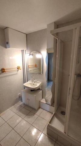 F1 MEUBLÉ SUR LES HAUTEURS DE FAURIEL