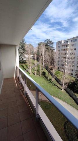 F1 MEUBLÉ SUR LES HAUTEURS DE FAURIEL