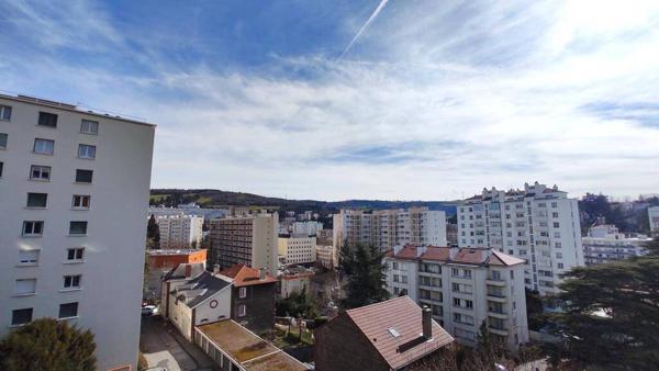 F1 MEUBLÉ SUR LES HAUTEURS DE FAURIEL