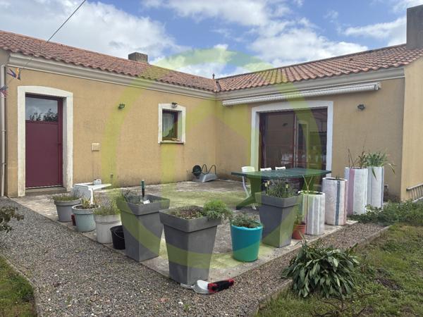 Maison à SAINT MATHURIN (85150)