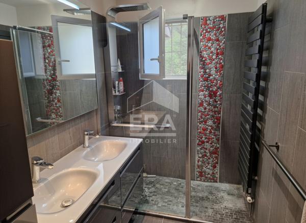 Grande maison familiale 8 pièces avec jardin et garage, proche centre et gare