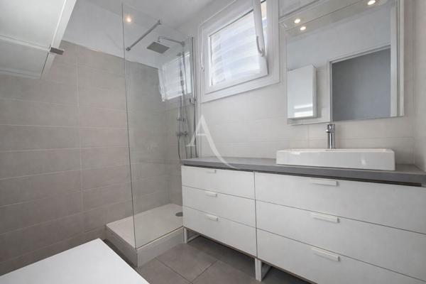 Appartement T4 entièrement rénové Martigues Ferrières Garage et Parking Résidence sécurisée